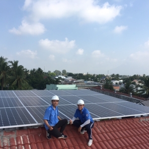 THIẾT KẾ THI CÔNG LẮP ĐẶT HỆ THỐNG ĐIỆN MẶT TRỜI ÁP MÁI